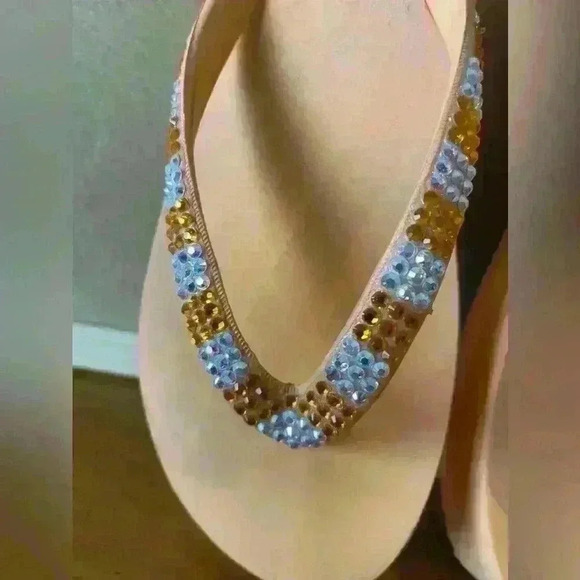 Classic Lady Lanell Tan platform flip flops. - Picture 4 of 8